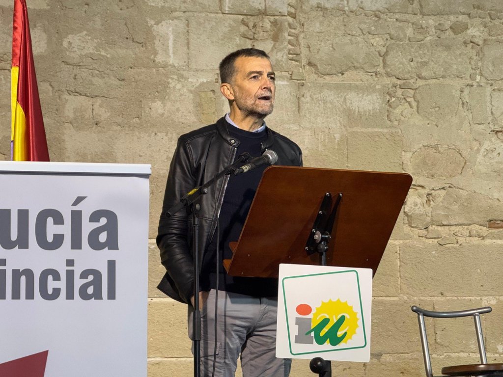 Acto emocionante y multitudinario de <a href="/iuelpuerto/">IU El Puerto 🔻</a> <a href="/iucadiz/">IU Cádiz🔻🇵🇸</a> en homenaje a Rafael Alberti y sus 100 años de "Marinero en tierra". Legado que recogemos y dejamos a quienes vienen. Memoria, justicia y democracia frente al autoritarismo que amenaza.