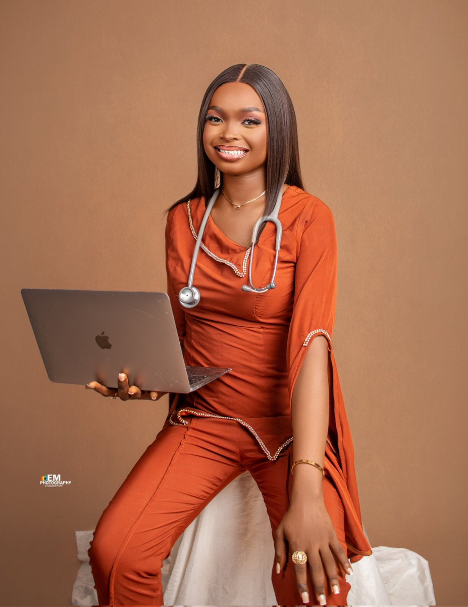 ejiscostitches's tweet photo. On the 4th of December 2024,I was inducted into the medical profession.
It still feels surreal🤭
✅Re- introducing Dr Onobrudu Emmanuella Ejiro (MB;BS DELSU).

I am grateful to the Almighty God,family and everyone else who made this feat possible.
🥰I made both outfits ✂️🧥👖 https://t.co/aCo2F7BFVr