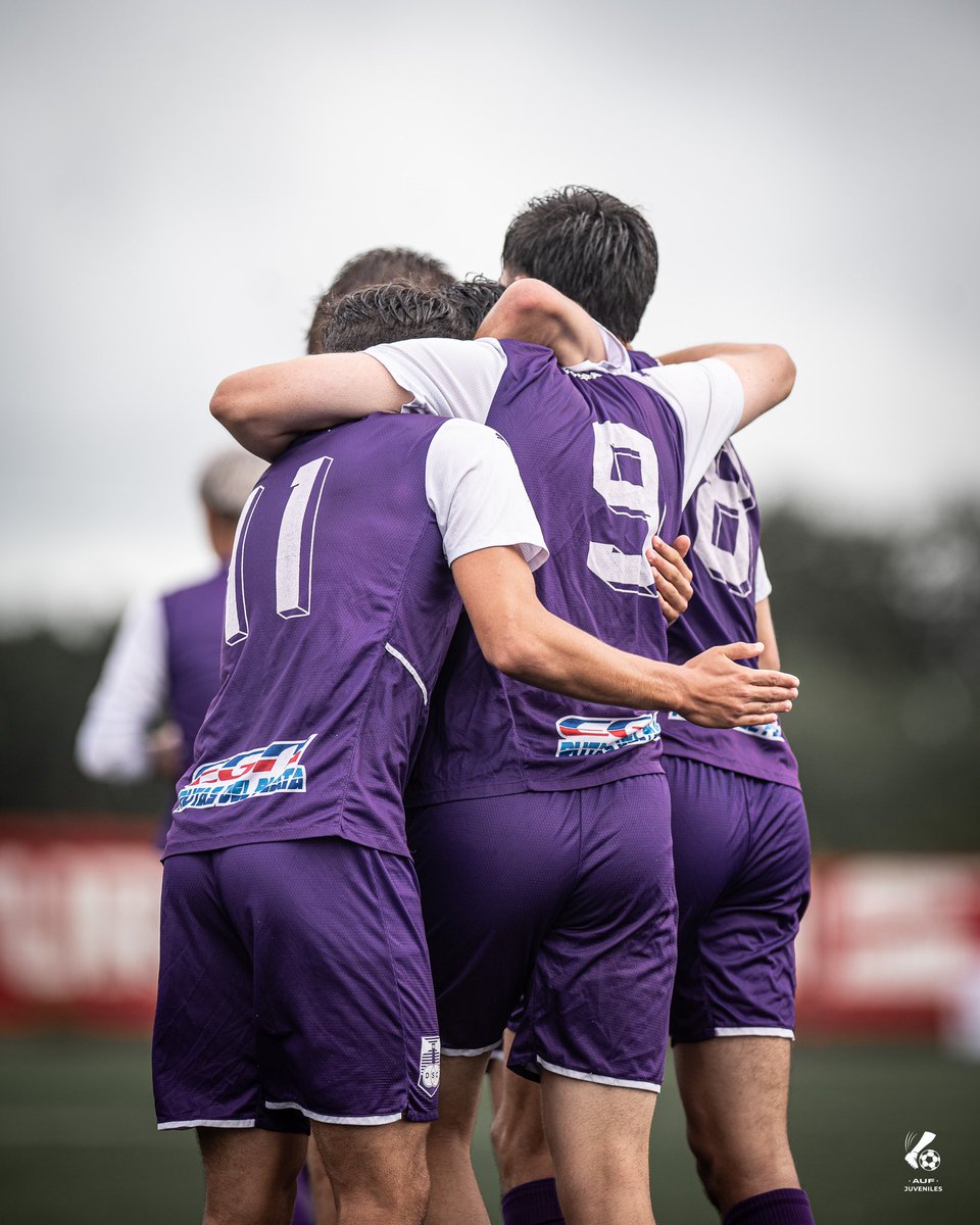 JuvenilesAUF's tweet photo. 🤩 ¿Cómo 𝗻𝗼 𝘁𝗲 𝘃𝗮 𝗴𝘂𝘀𝘁𝗮𝗿 un buen fútbol bajo lluvia y gritar campeón con la banda?

#FábricaDeTalentos https://t.co/LZqjwLLPjD