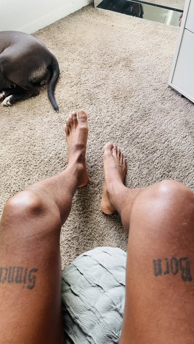 1 pic. From head to toe https://t.co/3BSq8xxLLn