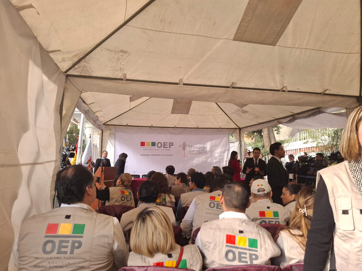 La delegación de la Junta Central Electoral (JCE), que integra la miembro titular del #PlenoJCE, Hirayda Marcelle Fernández Guzmán (<a href="/hiraydamarcelle/">Hirayda Fernández Guzmán</a>) y el asistente técnico de la Presidencia, Malaquías Contreras (<a href="/Malaquias36/">Malaquias Contreras</a>), forman parte de la misión de observación #UNIORE en