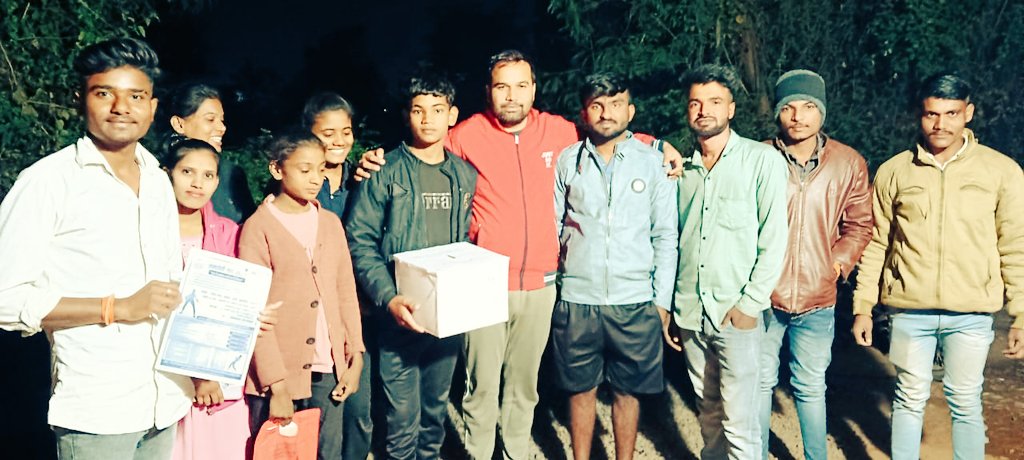 raju_sirohi41's tweet photo. #म्हारा_गांव_कुसिया के छोटे भाई बहन द्वारा #समावेशी_कप_2025 में भाग लेने जा रहे है।
क्रिकेट सामग्री के लिए मेरी ओर से सहयोग प्रदान किया।..
गांव का नाम रोशन हो ।युवाओं में खेल की भावना बढ़े यही कामना करता हु।
#खेलेगा_कुसिया_जीतेगा_कुसिया https://t.co/p7AKCfjDxX