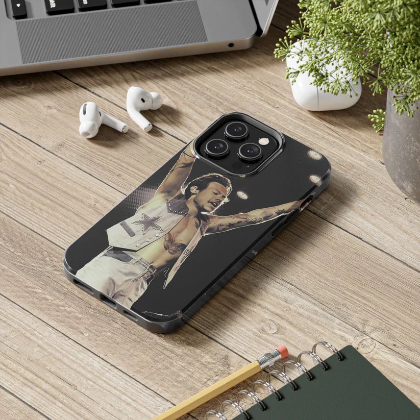 KMDesigns25's tweet photo. Harry Styles iconic Night 6 in NYC LOT 2022 Denim outfit phone case 📲✨ For your nostalgia purposes &amp; memories in HD! 📷

DM or click the link in my bio for purchase and custom designs! 🔗

https://t.co/jqTQXlyXw4

#HarryStyles #phonecase https://t.co/YbxLdb6yjk