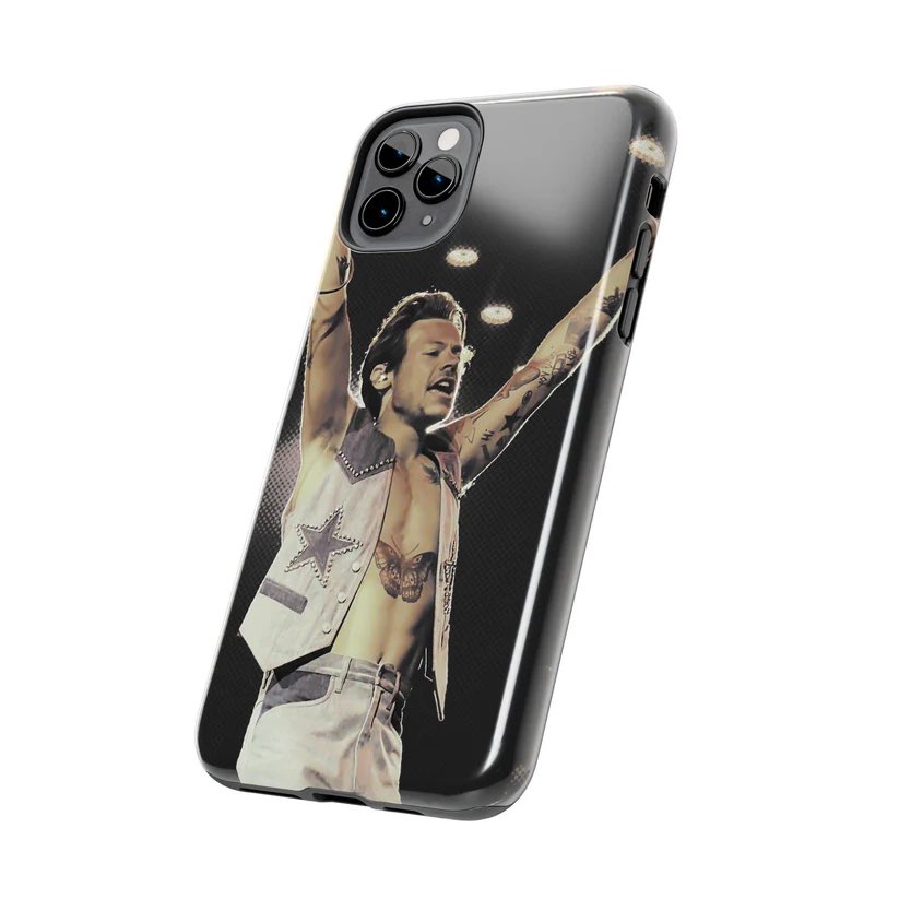 KMDesigns25's tweet photo. Harry Styles iconic Night 6 in NYC LOT 2022 Denim outfit phone case 📲✨ For your nostalgia purposes &amp; memories in HD! 📷

DM or click the link in my bio for purchase and custom designs! 🔗

https://t.co/jqTQXlyXw4

#HarryStyles #phonecase https://t.co/YbxLdb6yjk