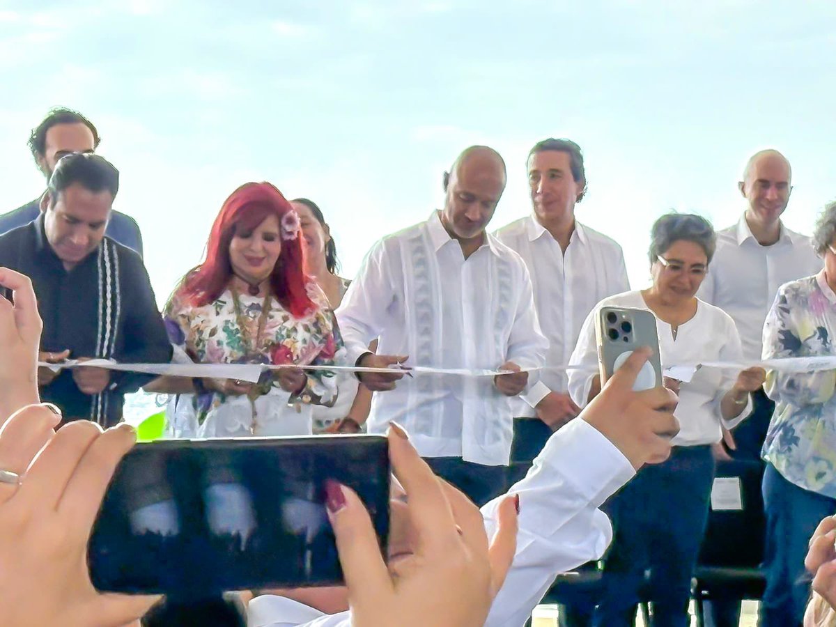 SICTmx's tweet photo. El Mtro. Jesús Esteva, titular de la #SICT, el Mtro. Andrés Lajous, de la @ARTF_mx, y Violeta Abreu, de @CorreosdeMexico, acompañaron a la presidenta @Claudiashein en el 1º Aniversario del @TrenMayaMX, la inauguración de los tramos 6 y 7, y la cancelación del timbre postal conmemorativo en Quintana Roo.
