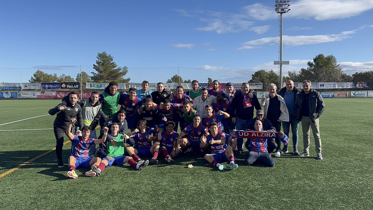 🙌🏼 SUMAMOS 𝟏𝟎 PARTIDOS CONSECUTIVOS SIN CONOCER LA DERROTA 🫣

🍍 SÚBETE AL TOBOGÁN 🛝 

#UDAlzira | #SomLaResistència 💙❤️