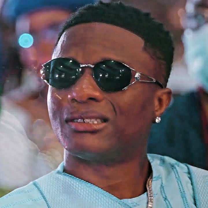 lifeofolaa's tweet photo. Make una help am he just lost him mama 😭💔 https://t.co/8kOQm3c4hV
