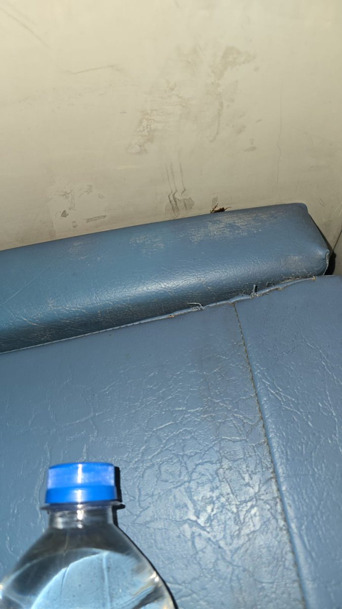 gauresh68150348's tweet photo. @Sr_DME_CW_ALD @drmncrald @RailwaySeva Abhi tak aapki so called madad se kuch khas fark pda nahi hai. Na to main so paya hun na mere chote bache. Yahi haal 11/12/2024 ko bhi tha jab main dehradoon ja raha tha. Kya hamene is train me reservation karwa kr galti ki ? https://t.co/umOCoBm2bt