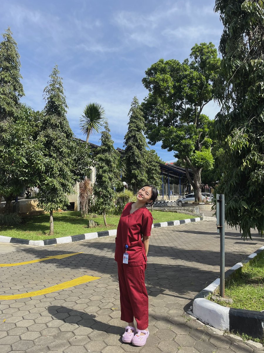 yashilva's tweet photo. i’ve just finish my intership!!!!!!! soooo haappppyyyy tapi masi harus ngerjain laporan si https://t.co/EgAjwDuFAj