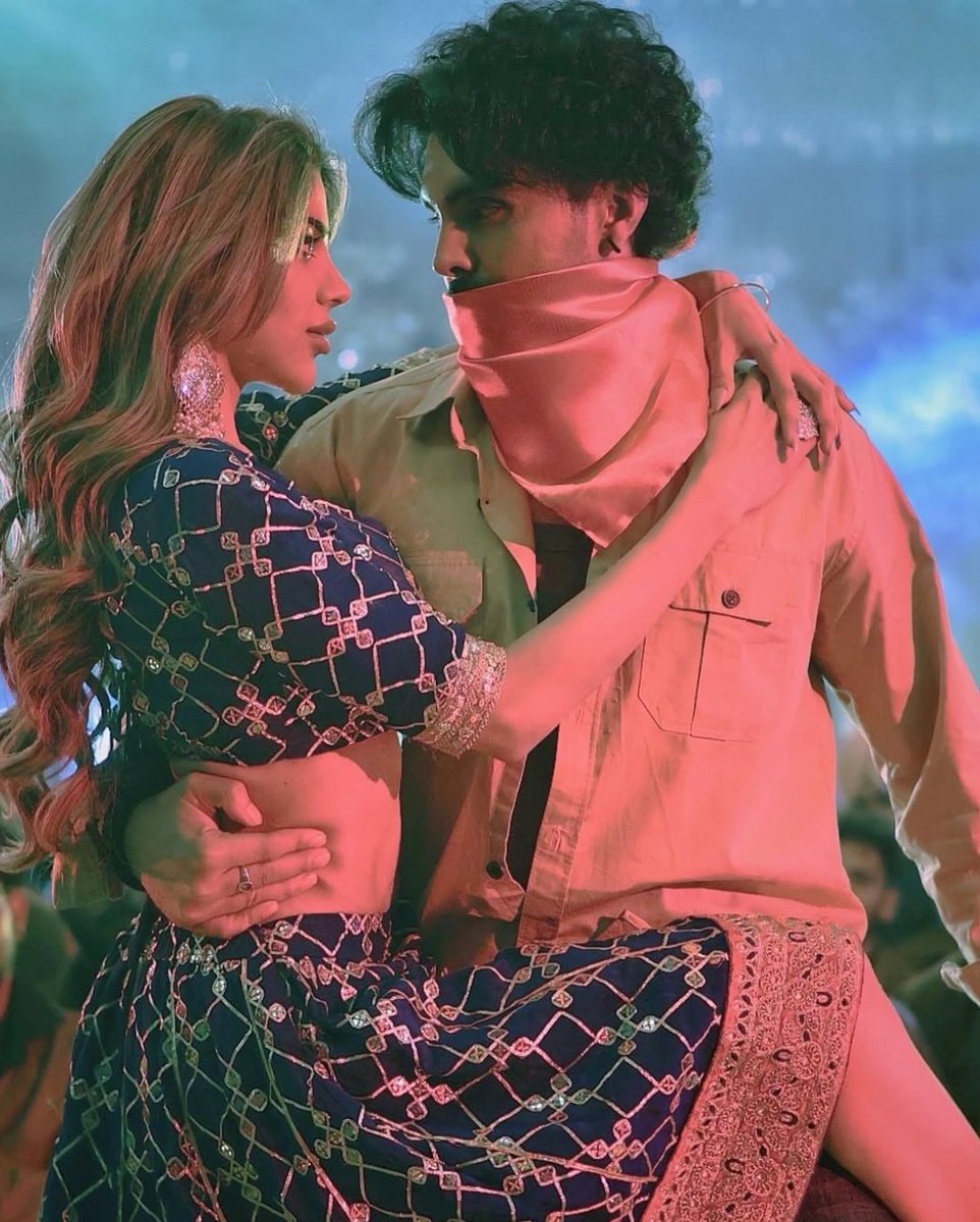 NikkiTrends_TM's tweet photo. Hold It Guys! 
Mahesh Bhatt directorial BADNAAM features #NikkiTamboli in a Item Number 🔥🔥✨
Can't Wait ❤️🔥

Badnaam releasing in Cinemas Worldwide 28 Feb. !!! 

Starrer Jayy Randhawa &amp; #JasminBhasin https://t.co/6zGXBYLEeI
