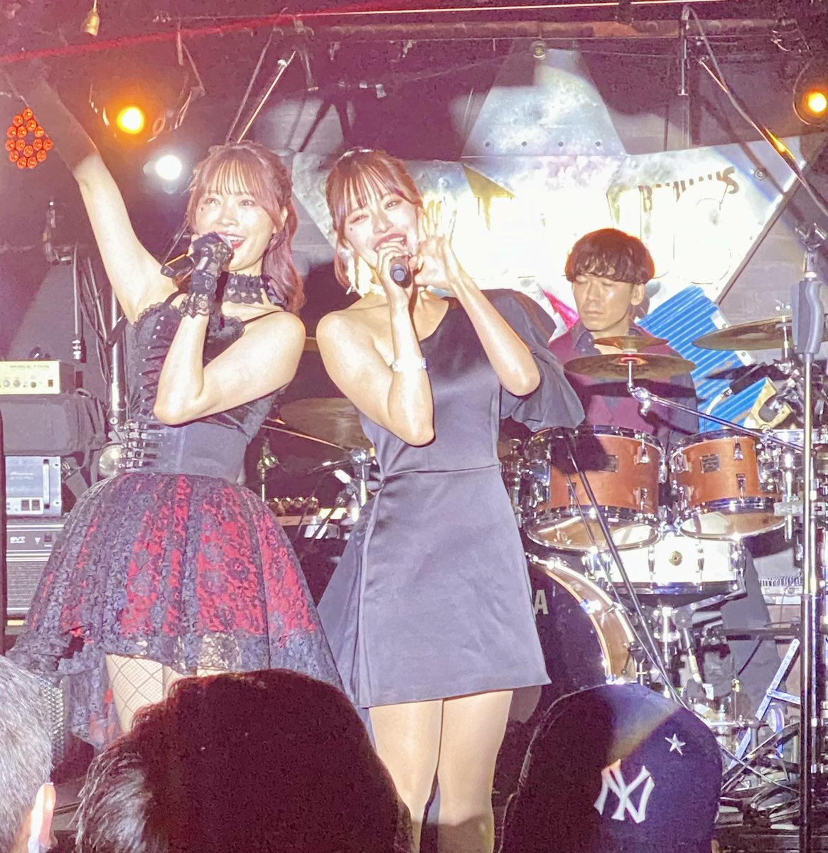 hjshimoiwa's tweet photo. 六本木BauhausでRiO BIRTHDAY ONE MAN LIVE。踊るヴァイオリニストRiOさんのお誕生日ライブは華やかで眩しいほどに美しく、相方のらぶ広瀬さんもこの世のものとは思えぬ可愛さだった。あぁため息
#らぶりお
#RiO(vln,vo)
#広瀬晏夕(vo)
#Juker(g)
#佐々木亮太(b)
#髙島ユータ(pf)
#生田目勇司(ds) https://t.co/CQn6gnAHT3