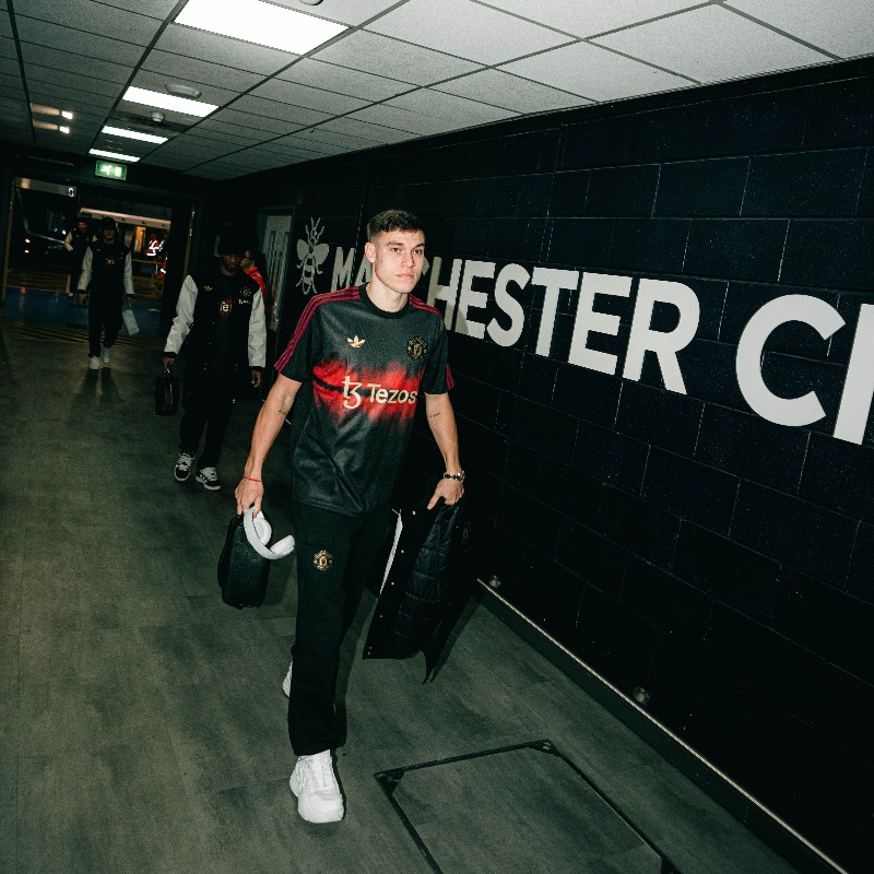 ManUtd's tweet photo. Behind enemy lines 📍

🧵 adidas LNY x #MUFC

#MCIMUN