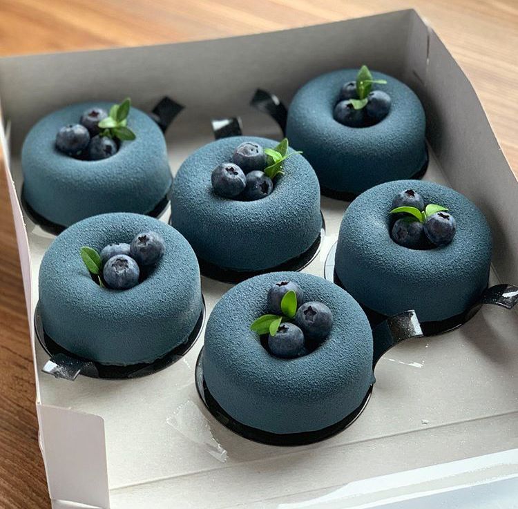 daily_dolce's tweet photo. Strawberry or blueberry? https://t.co/OQSiHElcqV