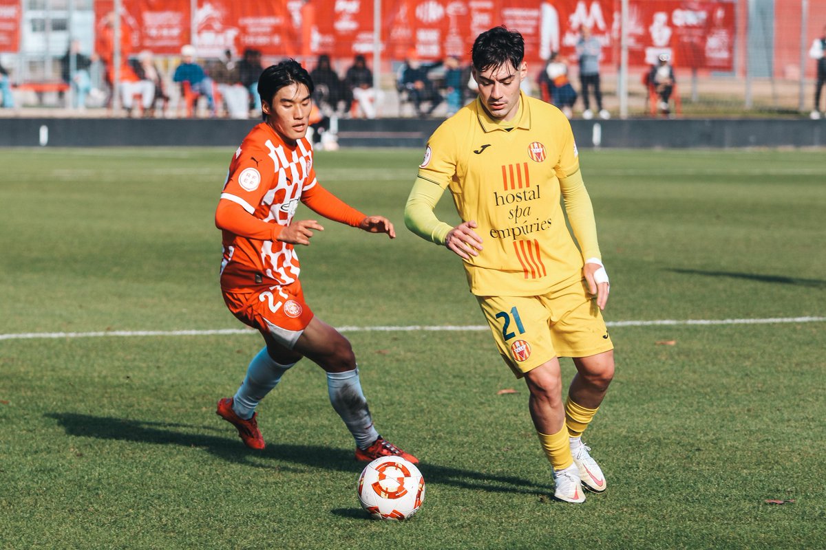 FCLESCALA's tweet photo. 🍍🧠 𝐌𝐄𝐍𝐓𝐀𝐋𝐈𝐓𝐀𝐓 𝐂𝐎𝐋·𝐋𝐄𝐂𝐓𝐈𝐕𝐀!

@gironafc 1️⃣🆚️1️⃣ @fclescala

👌Punt de molt mèrit que ens emportem de Riudarenes. L'equip ha sapigut patir i ha treballat col·lectivament per combatre un girona amb moltíssim talent individual.

⚽️Gol de Biel Borra en un corner https://t.co/wFhTfIWmBT
