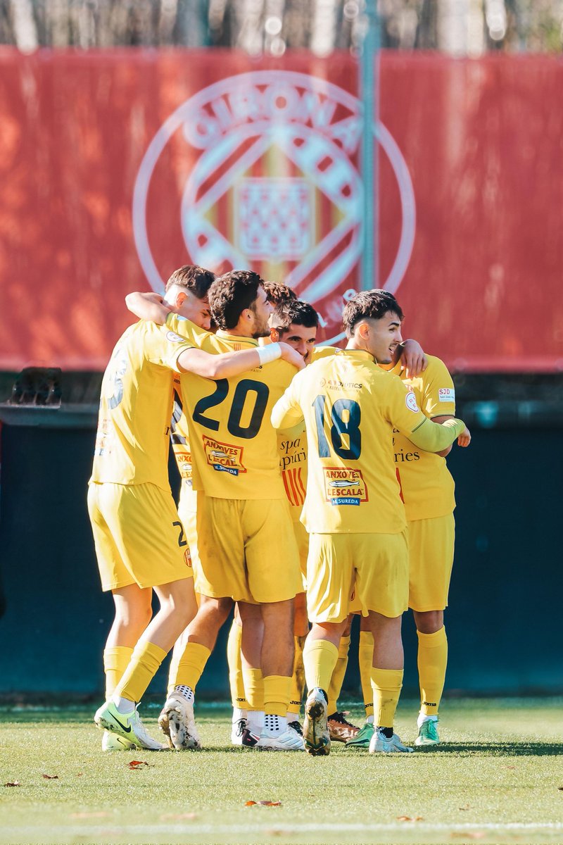 FCLESCALA's tweet photo. 🍍🧠 𝐌𝐄𝐍𝐓𝐀𝐋𝐈𝐓𝐀𝐓 𝐂𝐎𝐋·𝐋𝐄𝐂𝐓𝐈𝐕𝐀!

@gironafc 1️⃣🆚️1️⃣ @fclescala

👌Punt de molt mèrit que ens emportem de Riudarenes. L'equip ha sapigut patir i ha treballat col·lectivament per combatre un girona amb moltíssim talent individual.

⚽️Gol de Biel Borra en un corner https://t.co/wFhTfIWmBT