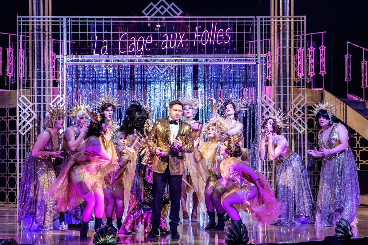 stagescenery's tweet photo. Lacage @djktplzen now a big relax for Christmas @LumirOlsovsky https://t.co/EDzcQ7d9T3
