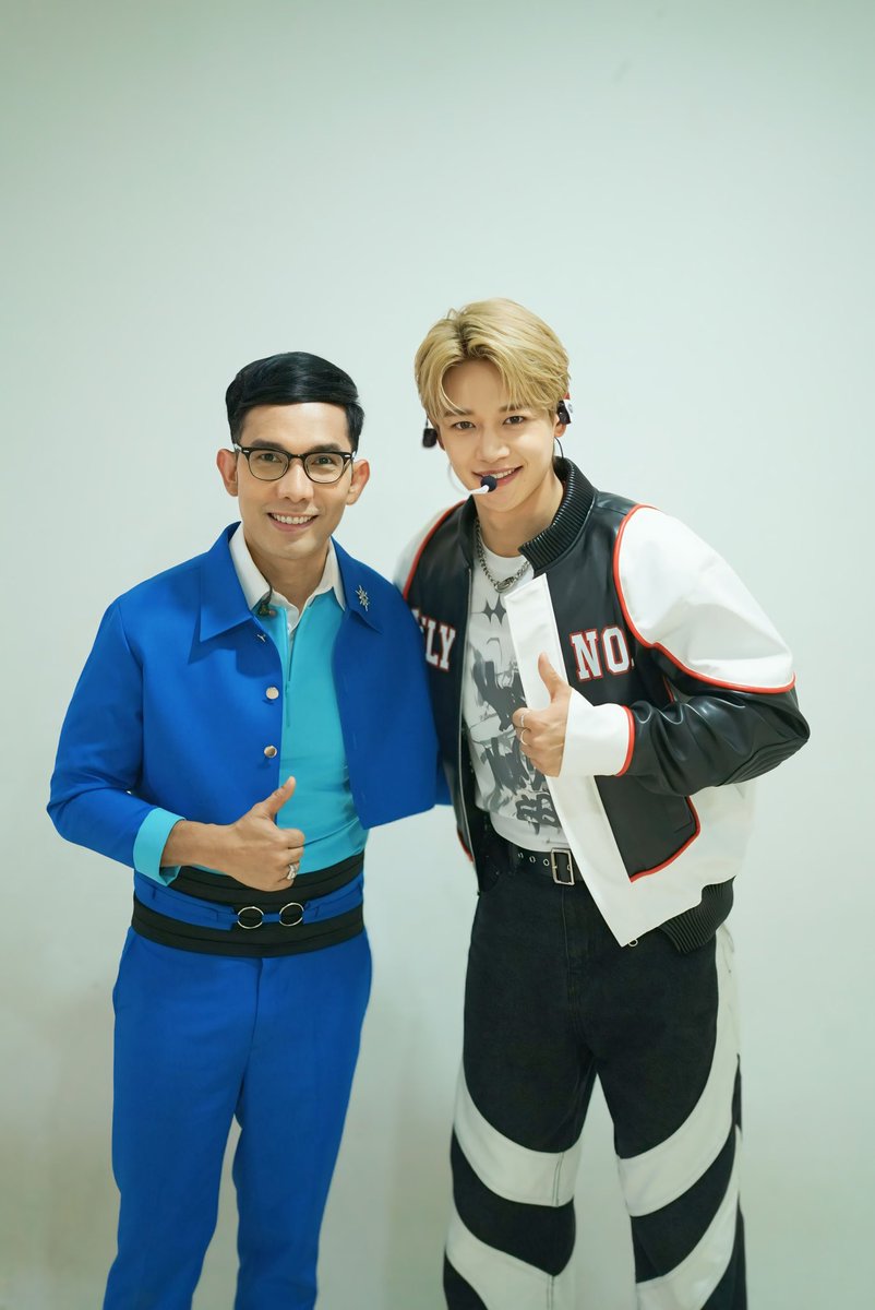 Flaming charisma Minho!!! 

Huaaaa.. dia humble banget pas ngobrol di belakang panggung. Senyum terus!

Shawol gimana? Jantung aman?