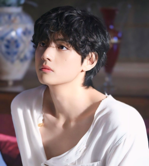 AboutMusicYT's tweet photo. Billboard has named Winter Ahead by Taehyung and Park Hyoshin as one of the best songs for the Winter. https://t.co/XqIuBdaeCF
