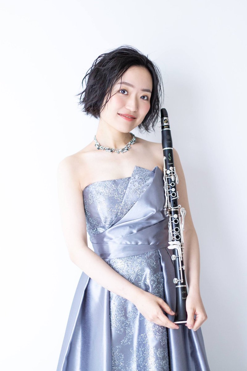 Opera1278169's tweet photo. #オペラ足立姫　バスクラリネット:#安藤友香理　ご紹介

バスクラリネット：安藤友香理（あんどうゆかり）
千葉県柏市出身。東京藝術大学音楽学部卒業、同大学院修了。修了時に大学院アカンサス音楽賞受賞。
これまでにクラリネットを松元香、山本正治、三界秀実、伊藤圭、野田祐介、A.Beverari の各氏に師事。
W.Fuchs、 P.Moragues、 A.Carbonare、 P.Berrod、 R.Guyot 各氏のマスタークラスを受講。 2016 セイジ・オザワ 松本 フェスティバルにて、OMF オペラ「子どもと魔法」に参加。2019、2020 年度日本演奏連盟・宗次エンジェル基金新進演奏家国内奨学金制度奨学生。 第 36 回ヤマハ管楽器新人演奏会クラリネット部門出演。 DAC 若手演奏家リサイタルシリーズ"ホップステップ"出演。 Philippe Berrod 氏講師によるNONAKA クラリネットアカデミー2018 にてセルマー・パリ奨励賞を受賞。副賞としてリサイタル開催。
現在、神奈川フィルハーモニー管弦楽団クラリネット奏者。

＊＊＊＊＊＊＊＊＊＊＊＊＊＊＊＊＊

世界初演　Opera 足立姫予約受付中2024 12/18-19
公演@東京北千住
足立姫オペラチケット

https://t.co/M8JDfYvdwN

足立姫オペラ、ディナーつき／チケット
https://t.co/qlk8vmRje4

【開催決定！！】
オペラ ＜足立姫＞日本語上演/英語字幕
日時：2024年12月18・19日
18時00分開演
場所：東京芸術センター天空劇場
料金：S席¥9000 一般¥8000
※S席満席となりました🙏

｢花は匂えど散りぬるを 散り際こそが美しい｣

足立区に伝わる足立姫伝承をもとに、美しくも儚い物語をオペラ化。13名の女声歌手と��楽器を用いた特別編成アンサンブルの類稀なる響きによって世界初演を迎えます。オペラのために紡がれた言葉、言葉を愛する音楽、音楽から顕れた舞台。目と耳、心を震わすオペラを会場にてご体感ください。

【あらすじ】
見目の麗しさから｢足立姫｣と呼ばれる櫻は、その呼び名とは裏腹に日々の中で満たされぬことのない｢虚無｣や｢渇き｣を抱えていた。侍女たちと共に嫁入り先に向かったことで｢渇き｣はより強さを増し、やがて交錯する思いが悲劇へと向かってゆくーーー。

【出演者スタッフ情報】
作曲:#永井秀和
台本/演出:#角直之
指揮:#竹内健人

soliste
櫻（足立姫）:#嘉目真木子
桃:#渡辺智美
梅:#福間章子

ensemble
一葉:#木村優希
二葉: #山口はる絵
三葉: #松原愛実
四葉: #鄭美來
五葉: #馬場裕子
六葉: #杉田彩織
七葉: #髙階���ひろ
八葉: #小原明実
九葉: #吉田安梨沙
十葉:#野間愛

instrumental
尺八:#吉越瑛山
鼓:#藤舎呂近
バスクラリネット:#安藤友香理
コントラバス:#小幡明日香
ピアノ:#有岡奈保

staff

舞台監督:#小田原築
照明:#青山航大
メイク:#徳田智美
字幕機材:#水野明人

主催　路地裏寺子屋　#rojicoya