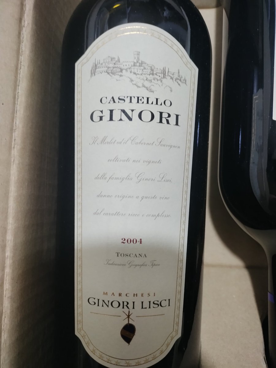 pepperland10's tweet photo. 仕事で20年物のヴィンテージワインをget♪✨
しかも箱(6本)のまま‼️😍

イタリア🇮🇹トスカーナ産🍷

呑める時間、作らなきゃ…ꉂ🤣𐤔 https://t.co/82bROuBEx6