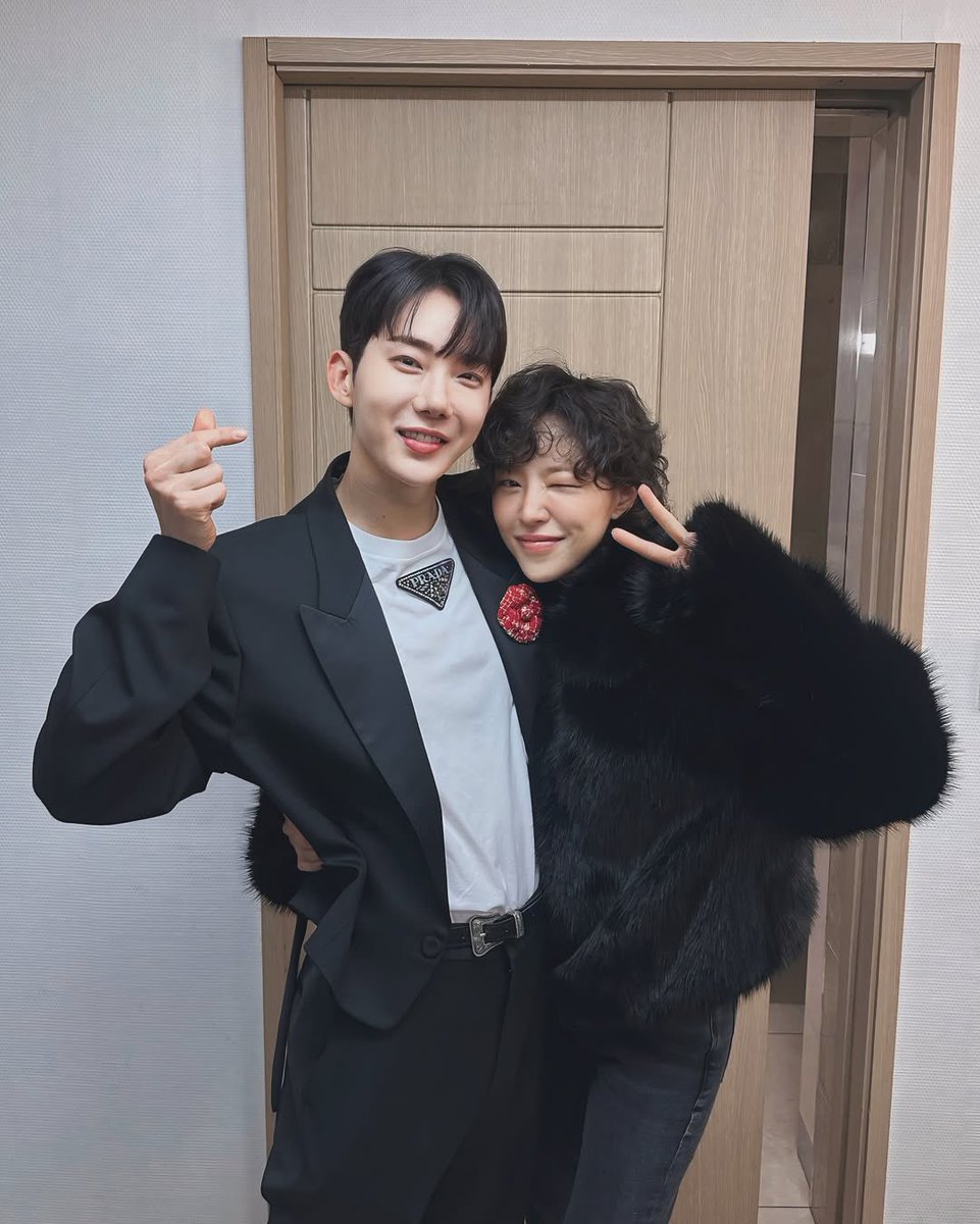 gainstagram's tweet photo. [Gainstagram] kwon_jo post

Seoul concert that was special in many ways
Gain, who is more handsome than me, who came to see the brother-in-laws*

Note: because both appeared on We Get Married before https://t.co/8szn0ovFPM