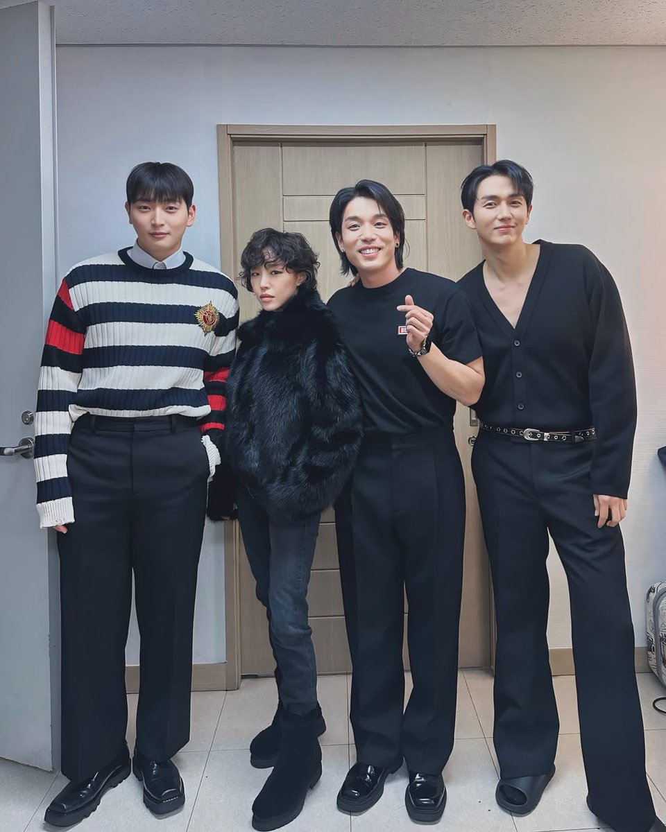 gainstagram's tweet photo. [Gainstagram] kwon_jo post

Seoul concert that was special in many ways
Gain, who is more handsome than me, who came to see the brother-in-laws*

Note: because both appeared on We Get Married before https://t.co/8szn0ovFPM