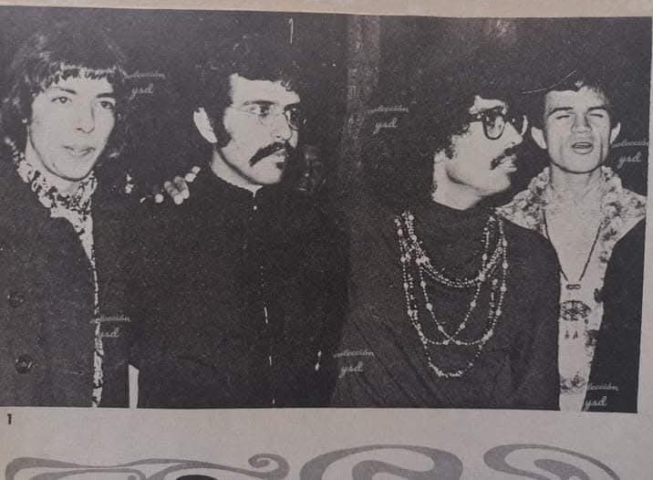 RafaAcosta_C's tweet photo. Descanse en paz mi amigo y compañero de mil batallas, el gran guitarrista 
JAVIER BÁTIZ.
Toqué la batería con él varias temporadas. Incluso asistió a mi boda (1968).En este vídeo (2021,última vez que lo vi) piropea mi rola "Tus Ojos".
Mis condolencias a Claudia y toda su familia. https://t.co/NyybzGSRLl
