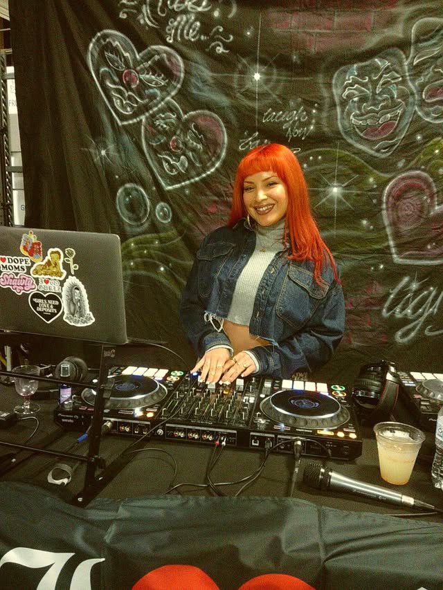 dopemo's tweet photo. this pic makes me happy. thank u dafne 🌹 https://t.co/mTBbTTAsRG