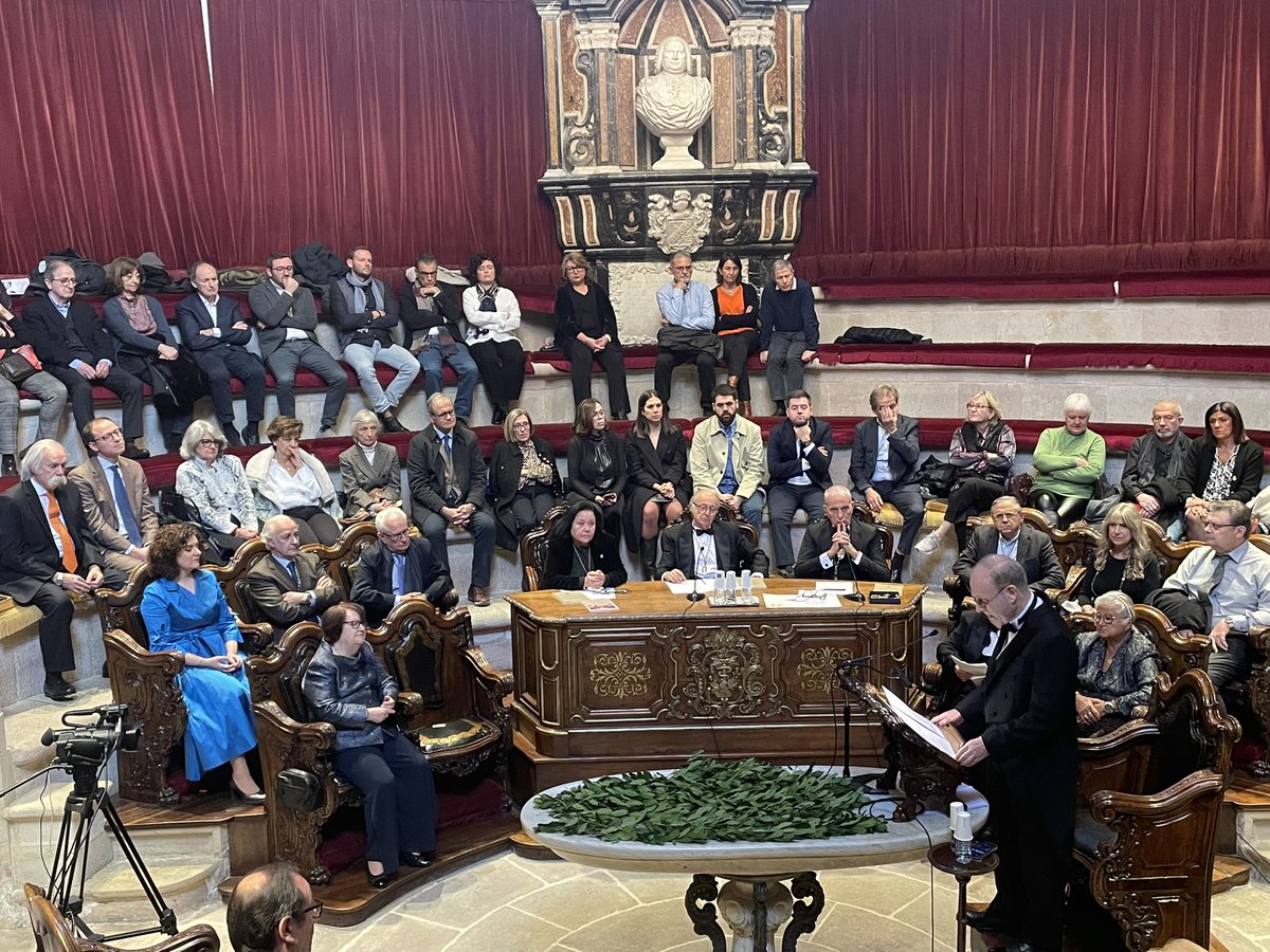 JoanCayla's tweet photo. 👍: Brillant discurs del Dr. Josep M. Miró en la sessió extraordinària per a la recepció d’Acadèmic Electe de la REIAL ACADÈMIA DE MEDICINA DE CATALUNYA sobre:

👉 “INFECCIÓ PEL VIH/SIDA: MÉS DE 40 ANYS DE REPTES CONTINUATS”

#VIH #SIDA 

Història de les infeccions i de la ciutat https://t.co/wZQ28kaif7