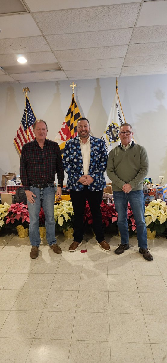 BaltoCoFOP4's tweet photo. President Rose attended the FOP Lodge 34 Christmas Party. Everyone who attended had to bring an unwrapped toy as a donation. There was also an ugly sweater contest, great food and music. Thank you, President Kruszynski for the invitation.  Councilman Marks was also in attendance. https://t.co/wsyo5el3JY