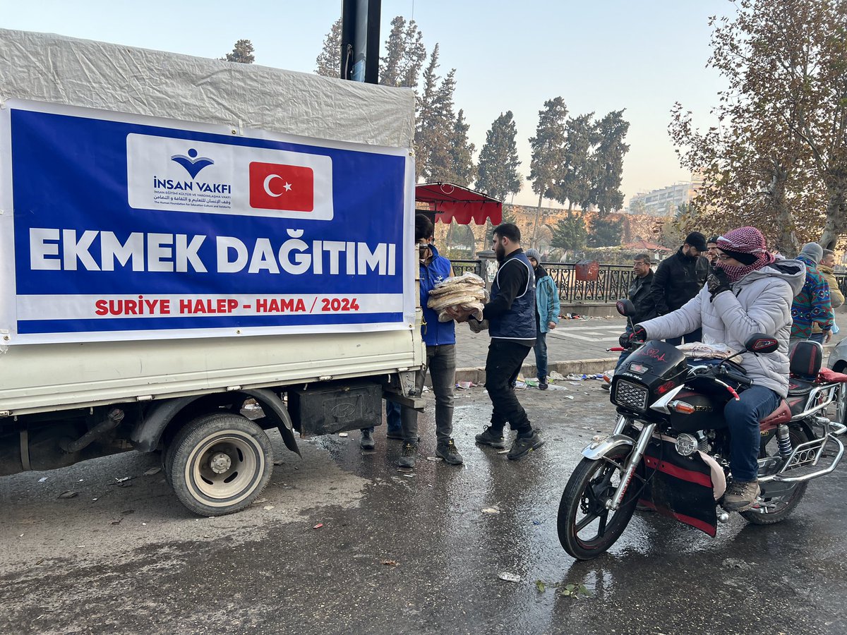 insanvakfi's tweet photo. 📍Suriye / Halep - Hama

İnsan Vakfı olarak, Suriye’nin Hama ve Halep bölgesinde kamplarda yaşayan savaş mağduru ailelere, ekmek dağıtımlarımızı ulaştırmaya devam ediyoruz. 

🌐 https://t.co/g4q9yS0FHI
📞 0212 534 41 61
📩 insanvakfi@insanvakfi.org.tr https://t.co/QZJL40S8oY