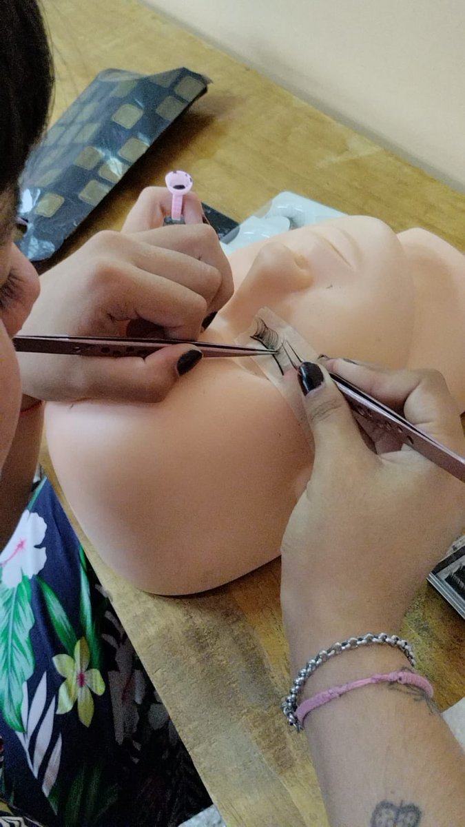 ¡Aprende a cambiar tu futuro!
En Casa del Vecino te ofrecemos cursos prácticos con salida laboral inmediata: #Barberia #Maquillaje #InstalaciónDeCamarasDeSeguridad #PorcelanatoLíquido #MasajesYSpa #EsmaltadoSemipermanente #LimpiezaYCuidadoDeLaPiel #Depilación 📱+54 9 11 3868-5319