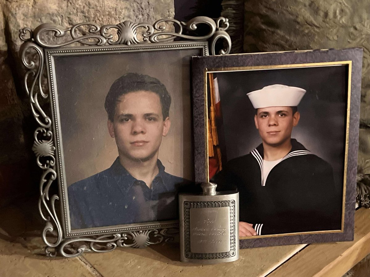 SummerStevens3's tweet photo. This serviceman's ashes have finally made it home to his family. Robert Charles Mercier was born in 1977 and killed by a drunk driver in 2000.   An uncle lost his storage unit back in 2016 and during the clean out-Rob's ashes were thrown out. Social media helped find his family. https://t.co/snhS8hQGTO