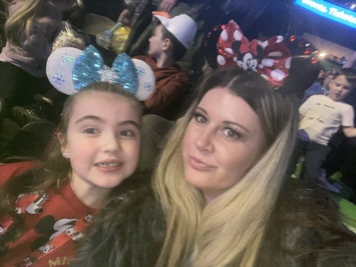 SOPHEYYx's tweet photo. #disneyonice https://t.co/f5PBk12Tq9