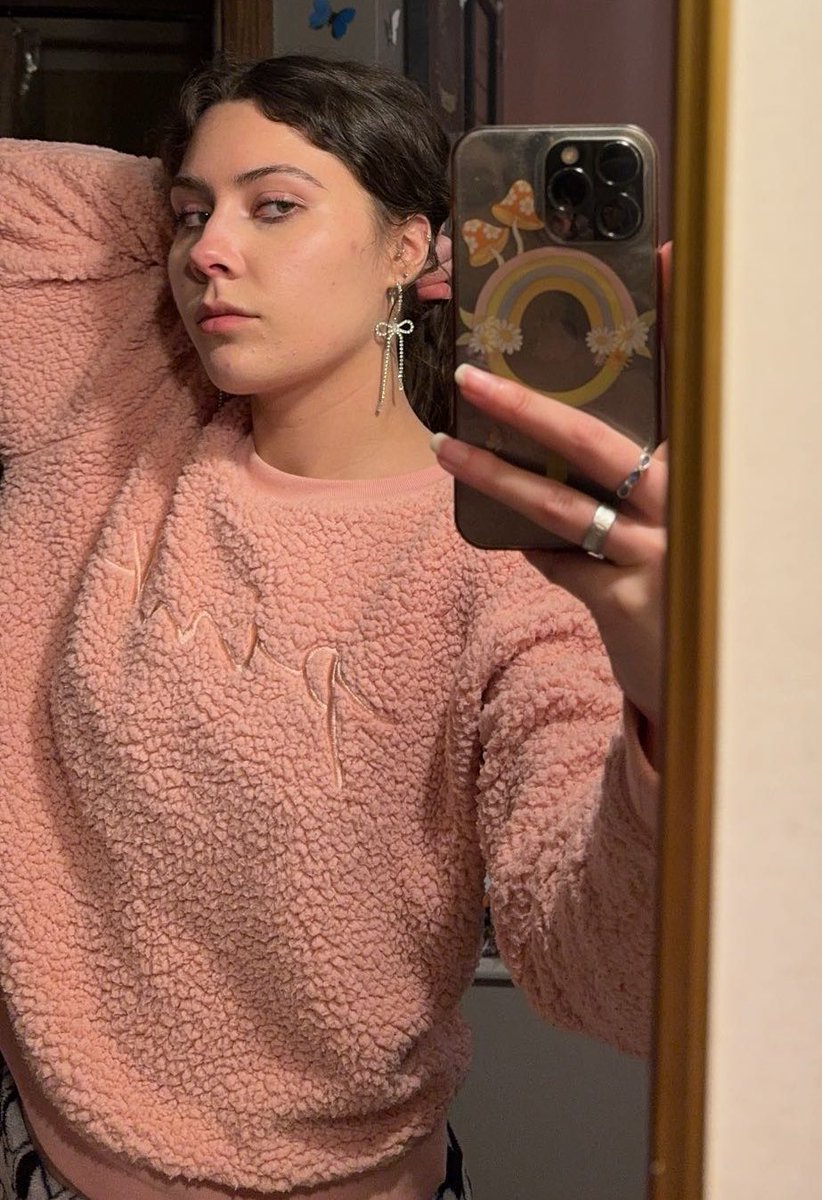 sunmoonbutterfl's tweet photo. Need more earrings and fluffy sweaters 👏🏻 I live in this sweater and matching pants now that is freezing 🥶 

Findom Cashcow Finsub Domme Femdom Feet joi cei HumanATM Walletdrain Drain sellingcontent buyingcontent https://t.co/h3FaMJRiM0