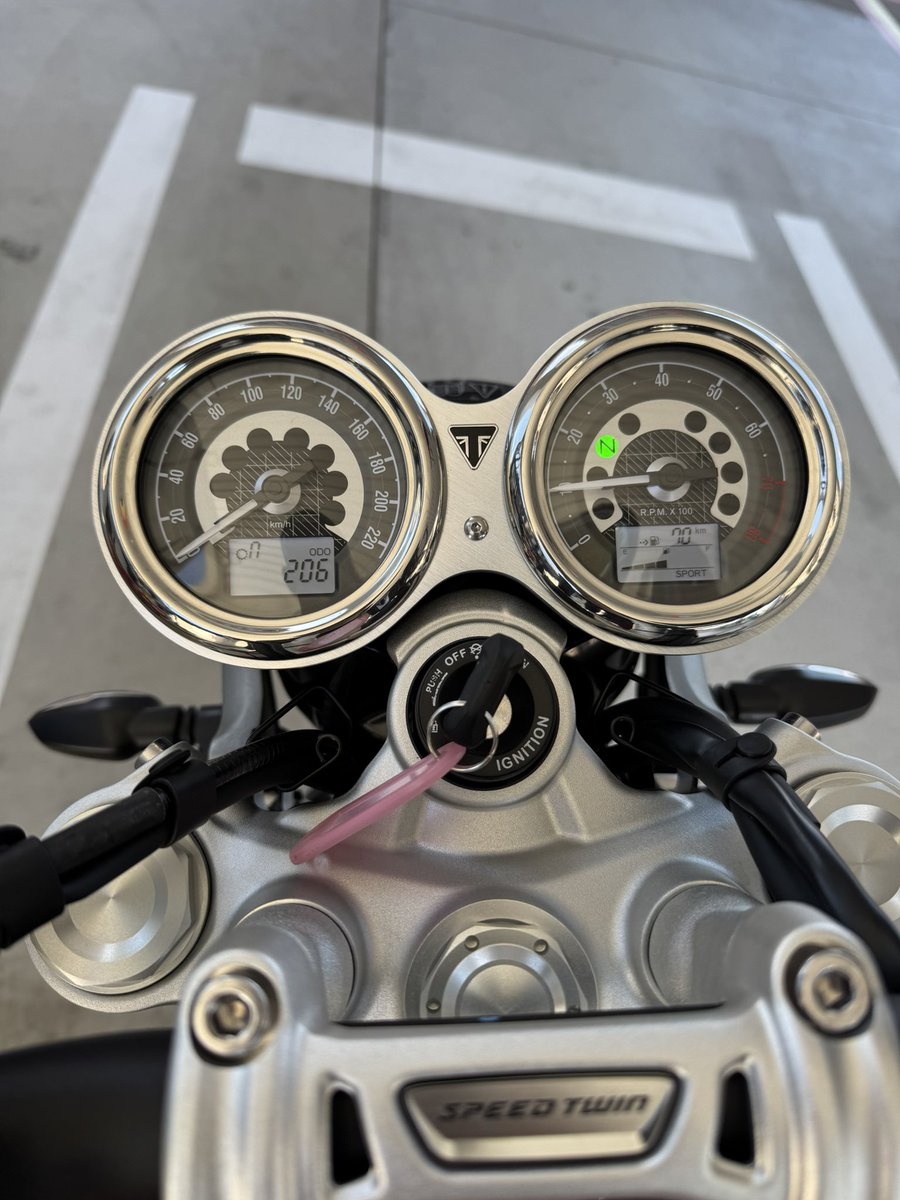 BLB1200RS's tweet photo. 車検に出していたスラクストンを受け取りに行ってきました！
試乗車を代車として貸してもらえたのは嬉しかった😆

東京ベイのクリスマスイベントにも参加できて良い1日を過ごせました！ https://t.co/GPVqrJXOsv