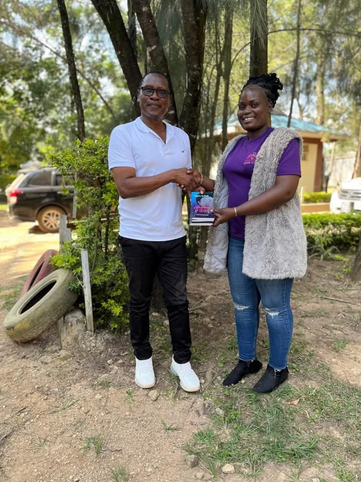 BarackWandera's tweet photo. Mailvyn Midamba of Ikonyero Secondary School receiving 10 copies of #ShadowsofLove, for her friends from Egara Kabaji, the author! She is an ambassador of the novel.
@EgaraKabaji @IntercenBooks
#2000copiesisreal https://t.co/skuvObRb8N