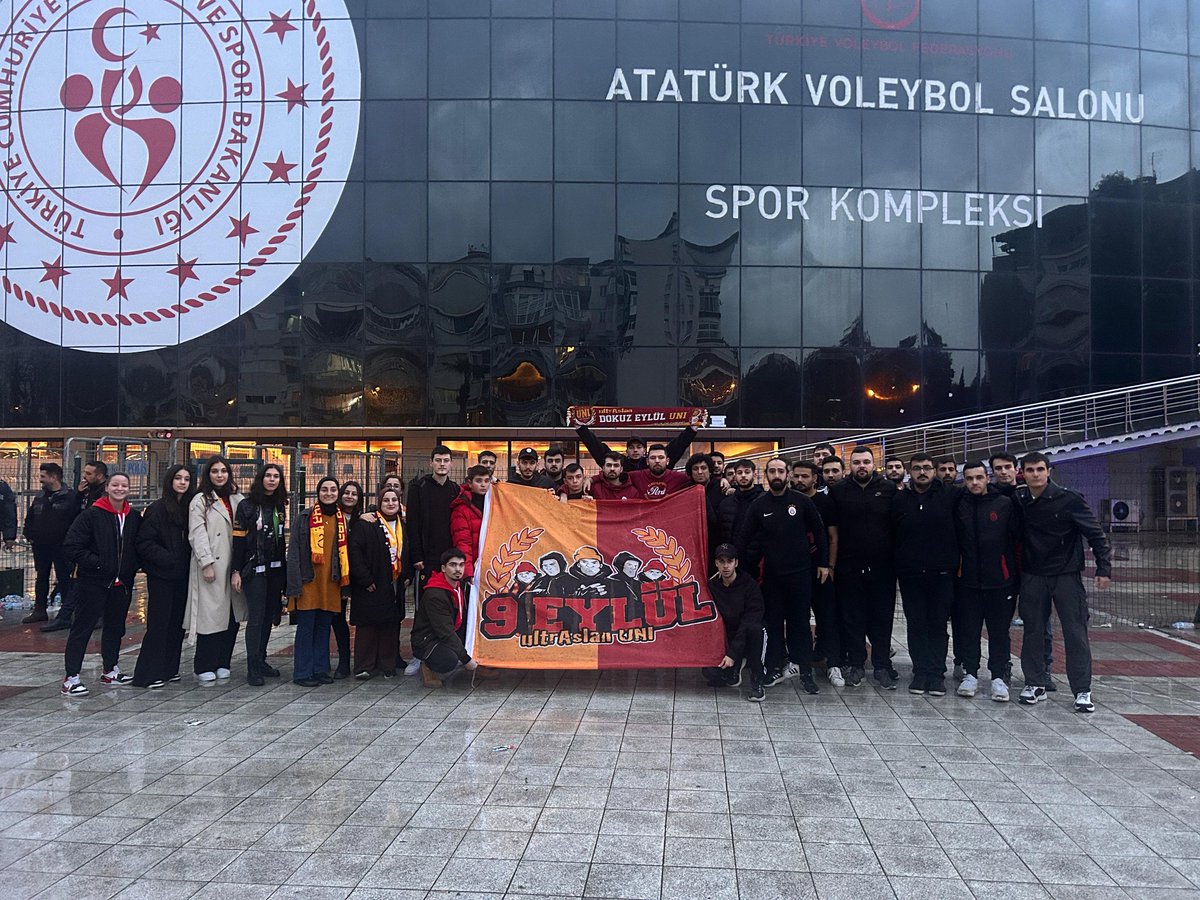 uAUNIDokuzEylul's tweet photo. İZMİR CİMBOMA DEPLASMAN DEĞİL!

GALATASARAY Erkek Voleybol takımımızı altekma karşısında yalnız bırakmadık.

#ultrAslanUNI https://t.co/HXpPzrH9Kz