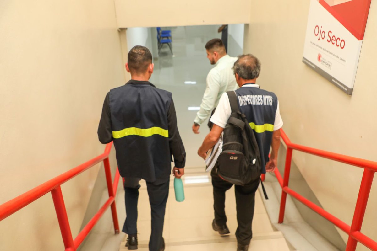 RolandoCastroSv's tweet photo. Seguimos sin descanso #DefiendeTuAguinaldo  💰todo este mes nuestros equipos están desplegados a nivel nacional.

Estamos llegando a todos los rincones de nuestro país con el fin de garantizar el aguinaldo a nuestra clase trabajadora.

La mayor parte de empresas e instituciones lo están cumpliendo y a todos ellos nuestro reconocimiento y felicitaciones.

Aquellas empresas, instituciones públicas o Alcaldías que no lo hagan, se les aplicará todo el rigor de la ley.

El aguinaldo es el estímulo, el reconocimiento y sobretodo la empatía a los trabajadores por  el esfuerzo brindado durante el año.

Trabajaremos sin descanso como Ministerio para garantizar justicia laboral.

Esta es la nueva era, este es el nuevo Ministerio de Trabajo de El Salvador 🇸🇻