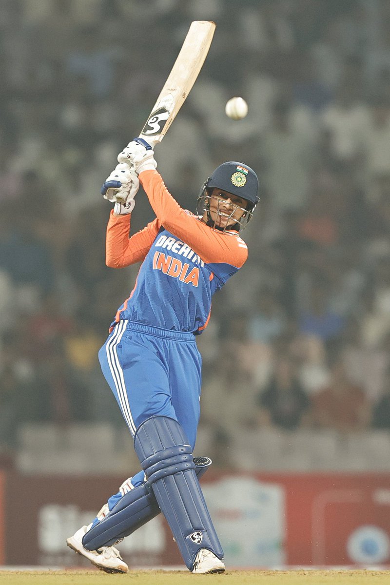 amar_nath1998's tweet photo. Smriti Mandhana gets her 28th fifty in T20Is . Including 7 fours and 2 sixes 💙❤️ #SmritiMandhana https://t.co/7qqZaV8zVZ