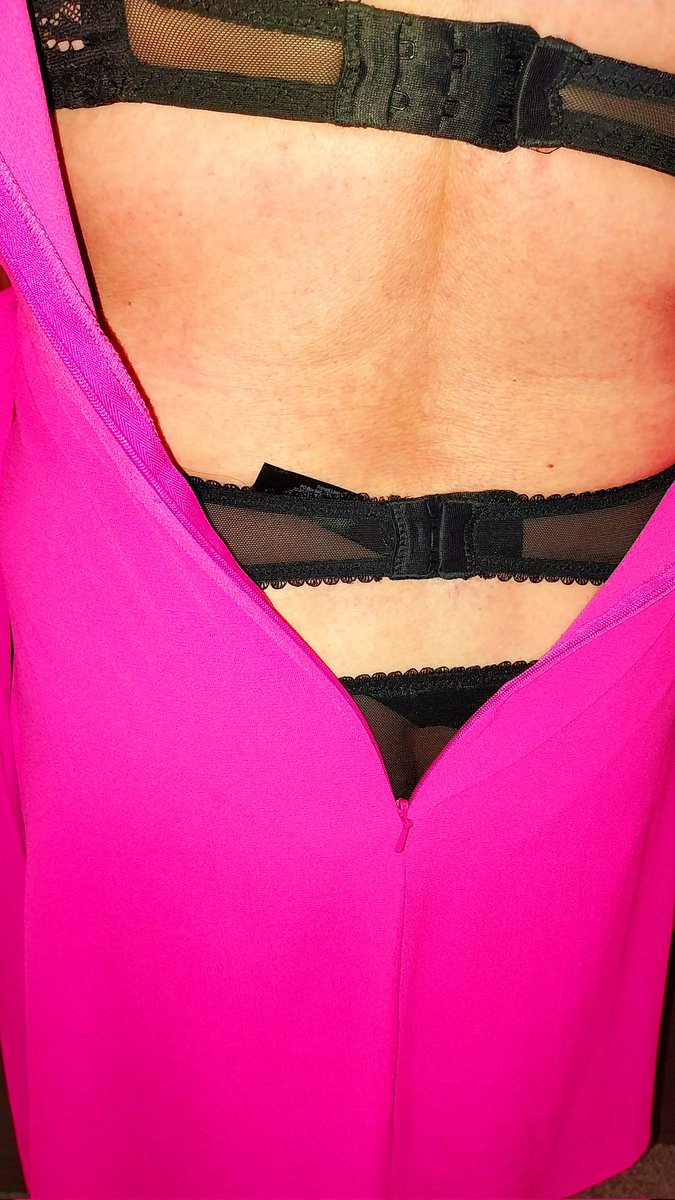 NylonLibrarian's tweet photo. Dressing earlier to head to the pub for the match, wonder if any other women arrive dressed like this, united win or lose hubby wins.
#nylons #stockings #pinkdress #lingerie #theTease #sendgifts https://t.co/KwCH8hoHhv