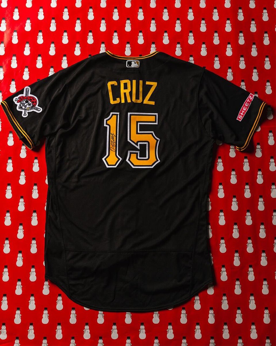 REPOSTEA ESTO para tener la oportunidad de ganar esta camiseta firmada de Oneil Cruz!