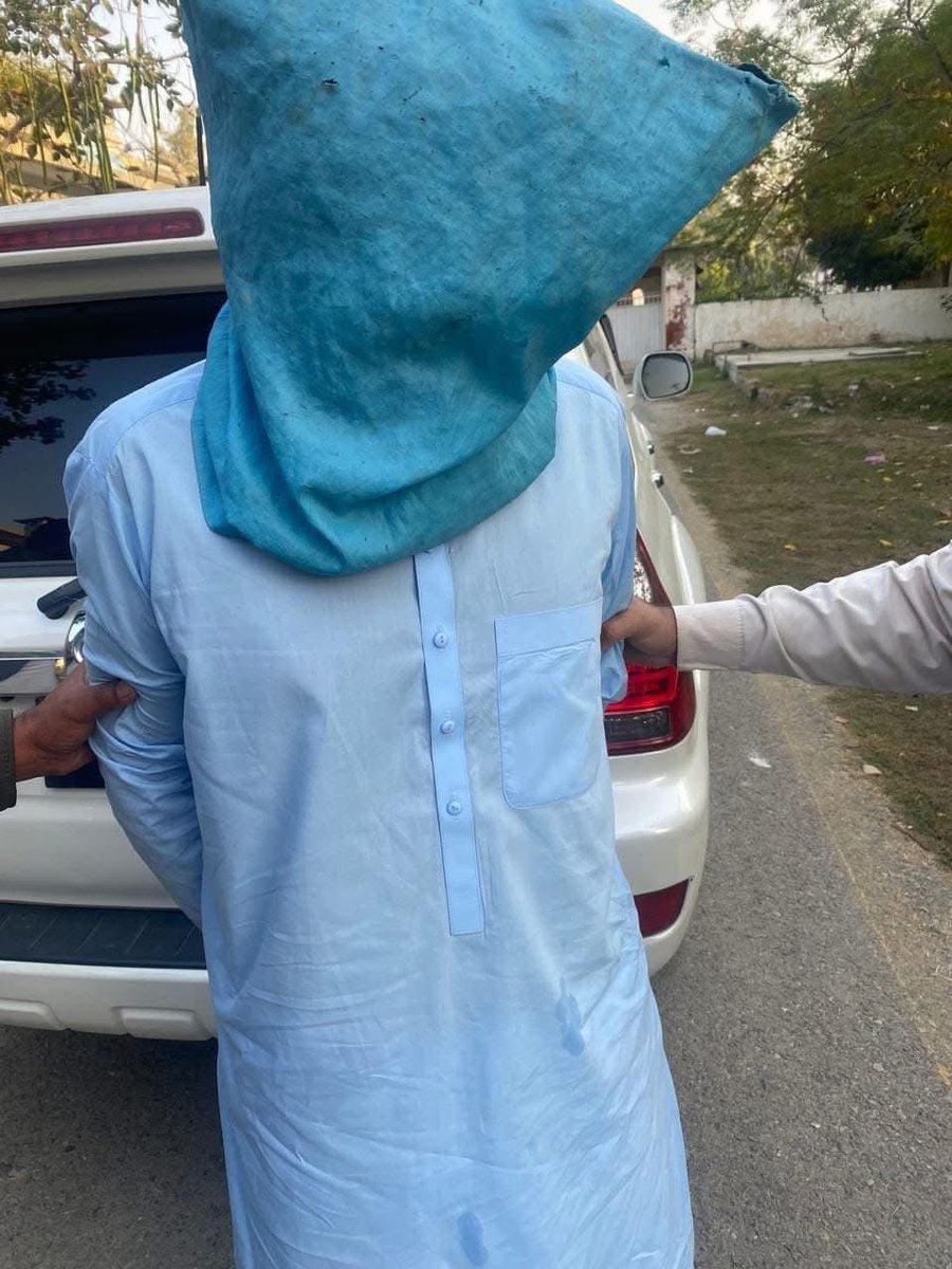 AngarMasoo39490's tweet photo. زما تړلی لاس او ستا درنې درنې څپيړې 
يو وخت خو به جانانه دا حساب کې راولم https://t.co/OI553678Gq