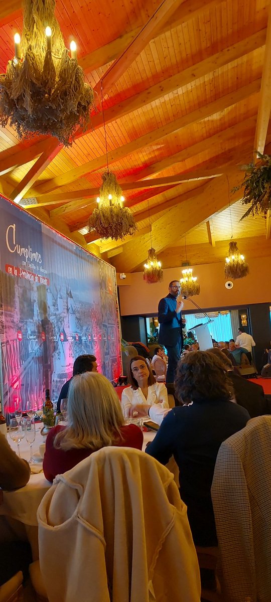 AngelGoruiz's tweet photo. Los socialistas de #Ocaña en la comidafin de año de @psoetoledo https://t.co/usZGAlXIun