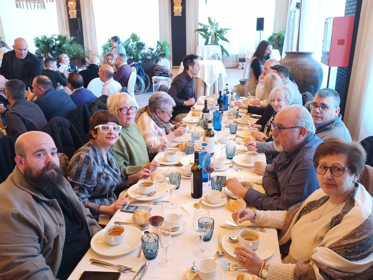 AngelGoruiz's tweet photo. Los socialistas de #Ocaña en la comidafin de año de @psoetoledo https://t.co/usZGAlXIun