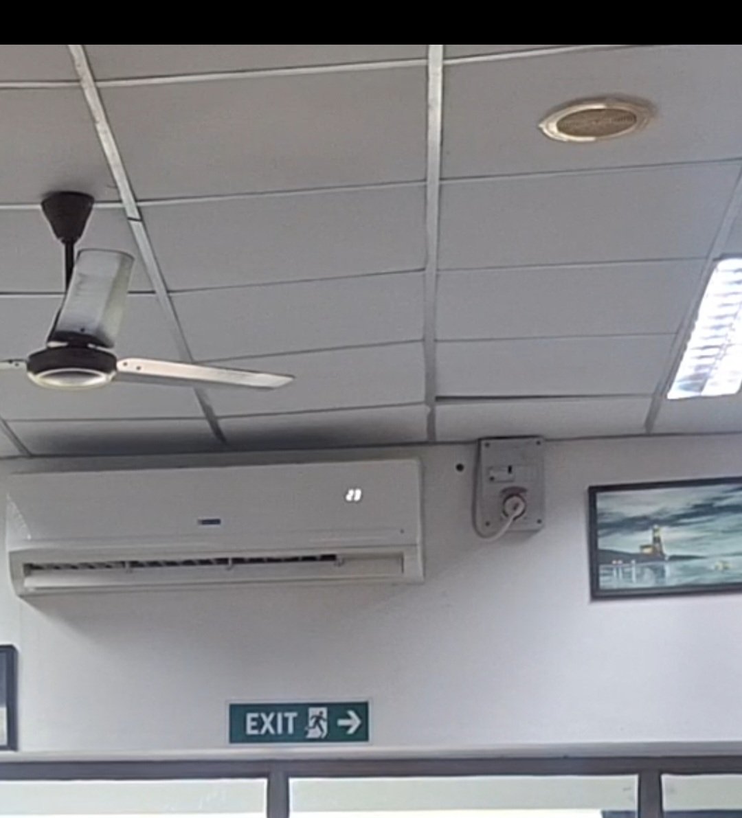 jaferhisham's tweet photo. 1st  time witnessing a reel shoot n an indian airport after security check today @aaiagaairport @AAIRHQSR  false ceiling of the departure area also needs repair, request @AAI_Official @MoCA_GoI to do needful 🙏 https://t.co/dDdKFwBgXM