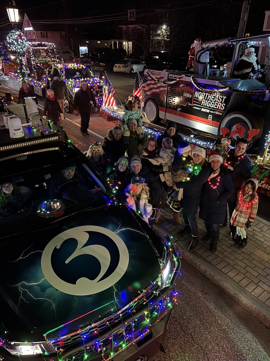 amva15's tweet photo. Such a fun night with some of our @WFSBnews family at the #OldSaybrook Torchlight Parade ✨🎄 https://t.co/A1rWhMooVO