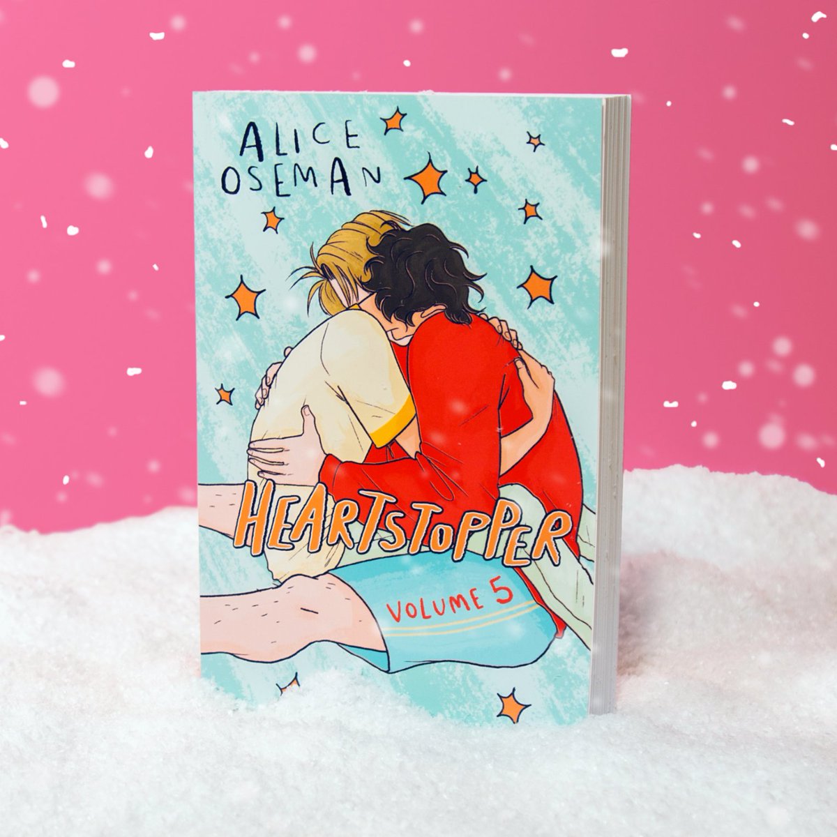 ireadya's tweet photo. This one is going to steal your heart in the best way. Cuddle up with Nick and Charlie in Heartstopper 5 by @aliceoseman π #IgiftYA https://t.co/LhCr9m8zpx https://t.co/OtXVQBRv6E