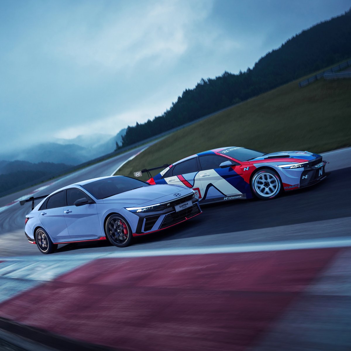 HyundaiFrance's tweet photo. Dévoilement de notre héritage en sport automobile avec ELANTRA N TCR Edition. Découvrez votre plein potentiel.
@hyundai_n_worldwide
#HyundaiN #Neverjustdrive #HyundaiMotorsport #HMSG #TCRWorldTour #TCRSeries #ElantraN #TCREdition #NobertMichelisz #MikelAzcona #NestorGirolami https://t.co/fcppn4Sg0t