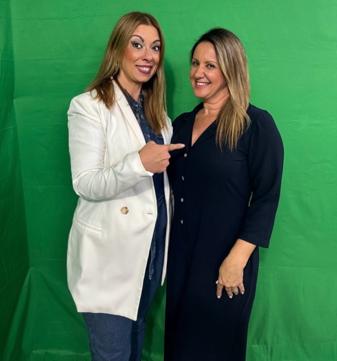 SusanaPereztv's tweet photo. Mis queridos amigos del alma. Grandes actores @RobertoMateosTV y @Aranchadeltoro esta vez las grabaciones se fueron con la Dana. Pero nuestra amistad sigue para siempre. Os quiero pareja. https://t.co/MlFy8ddkW1